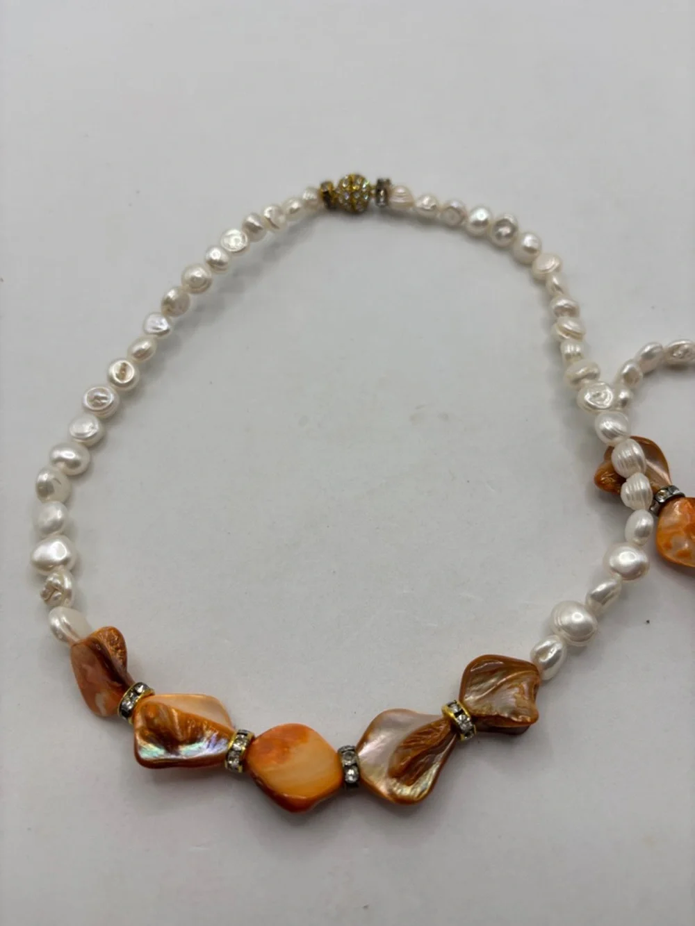 VTG Artisan necklace white freshwater baroque pearls w/orange mother of pearl - Picture 3 of 10